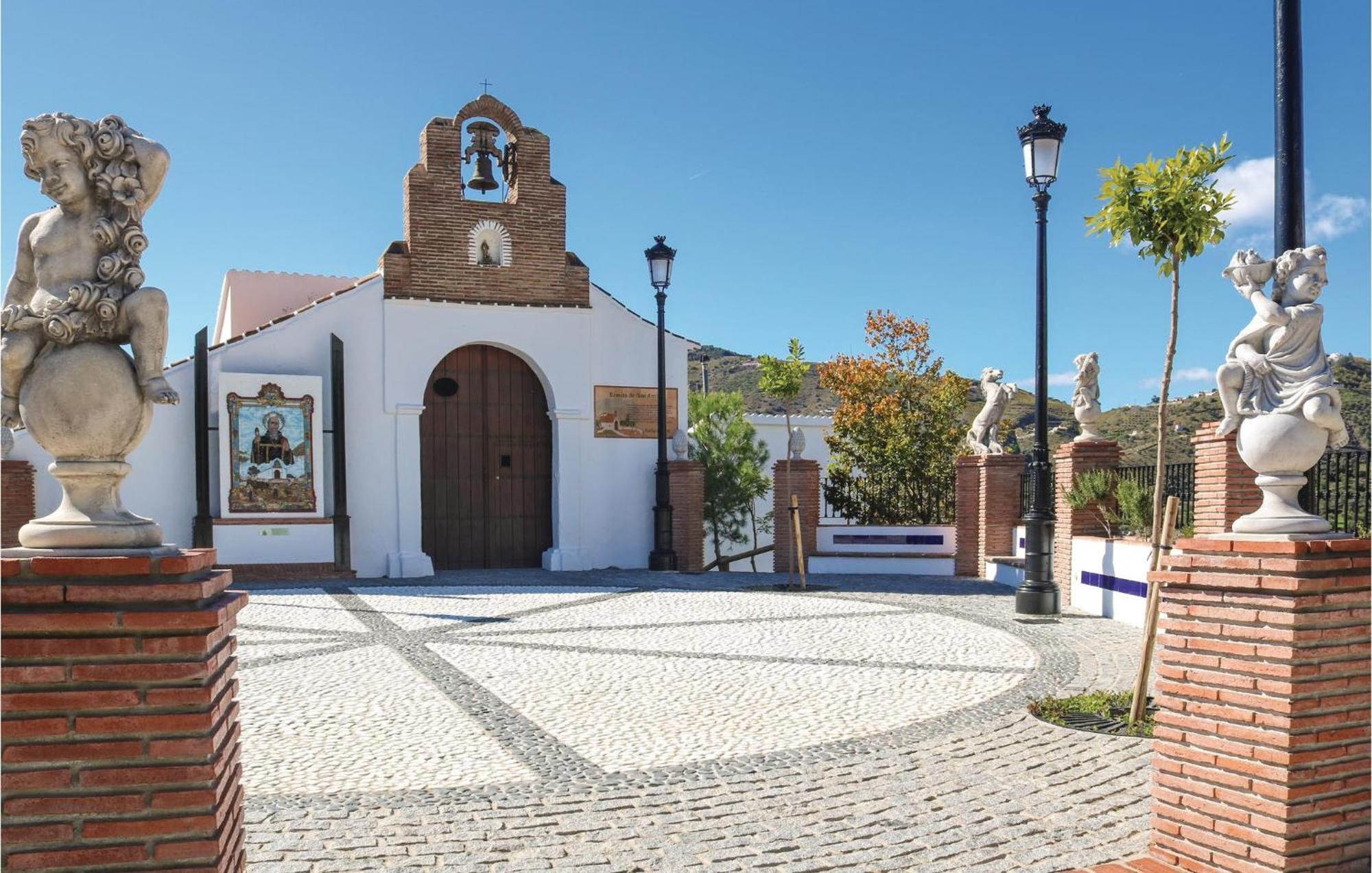 Nice Home In Canillas De Albaida With Wifi Bagian luar foto